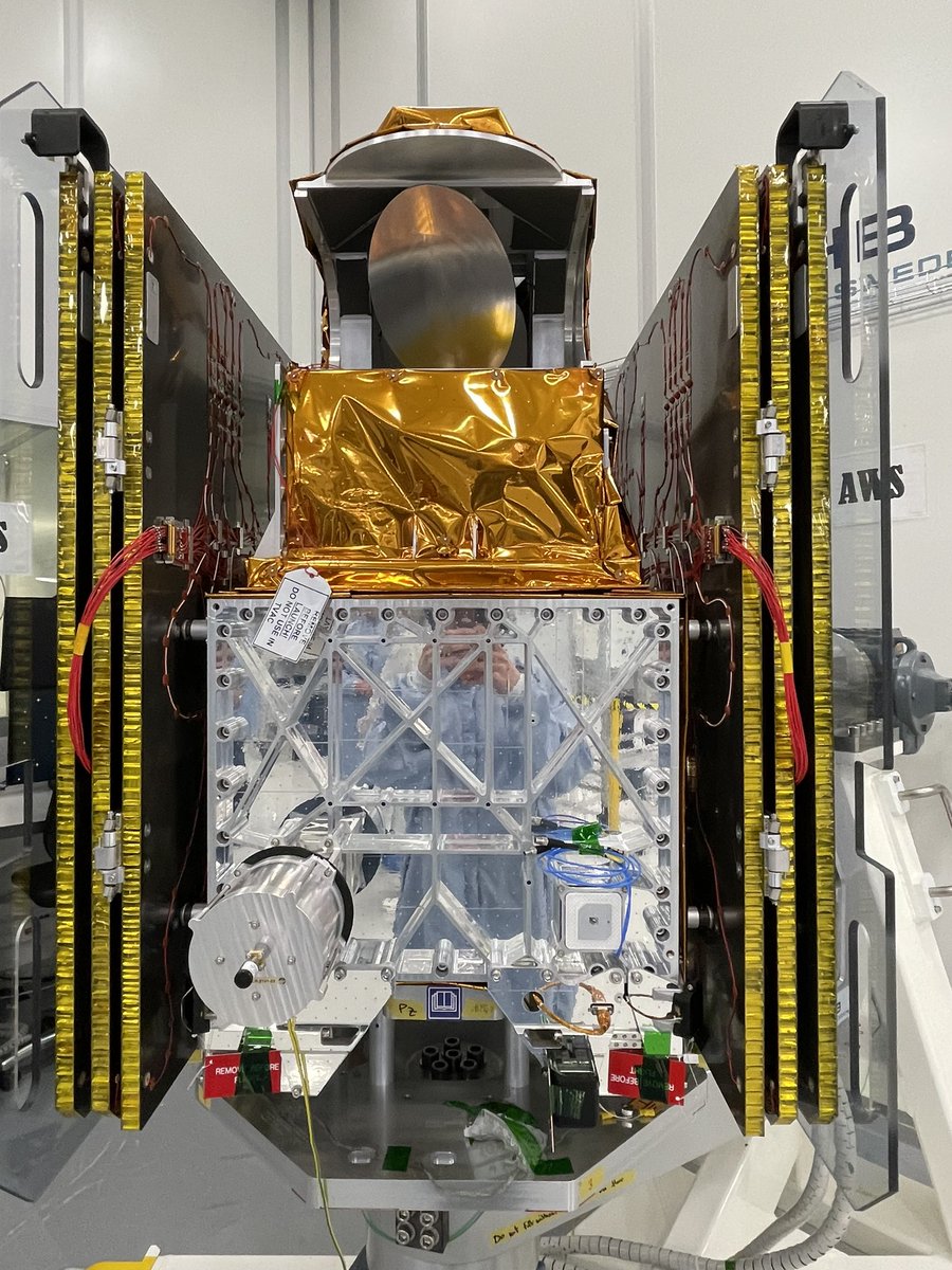 Some images from inside @OHB_SE cleanroom where the Arctic Weather satellite is currently stored. This tiny piece of space technology has great potential & an important mission: to supply temperature and humidity data allowing, for the first time, for ‘nowcasting’ in the Arctic.
