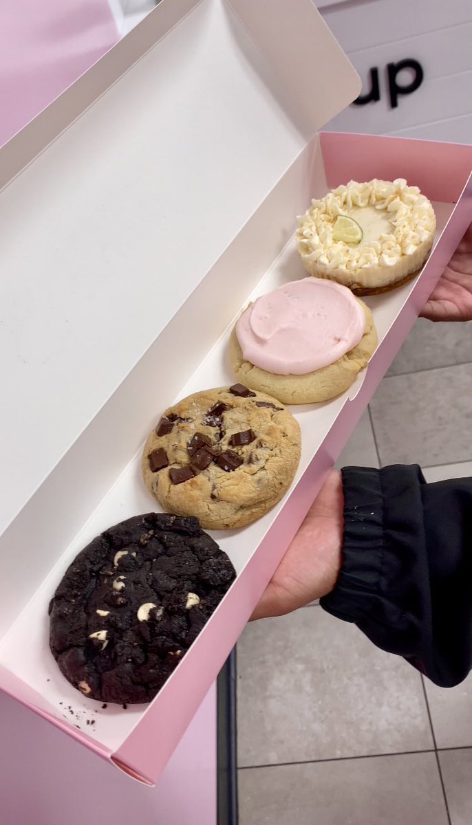 back in california for a few weeks so I finally got to try Crumbl Cookies!! $5-$7 per cookie is kinda wild but honestly they were rly good 🥲 the pink one was the best 🥹