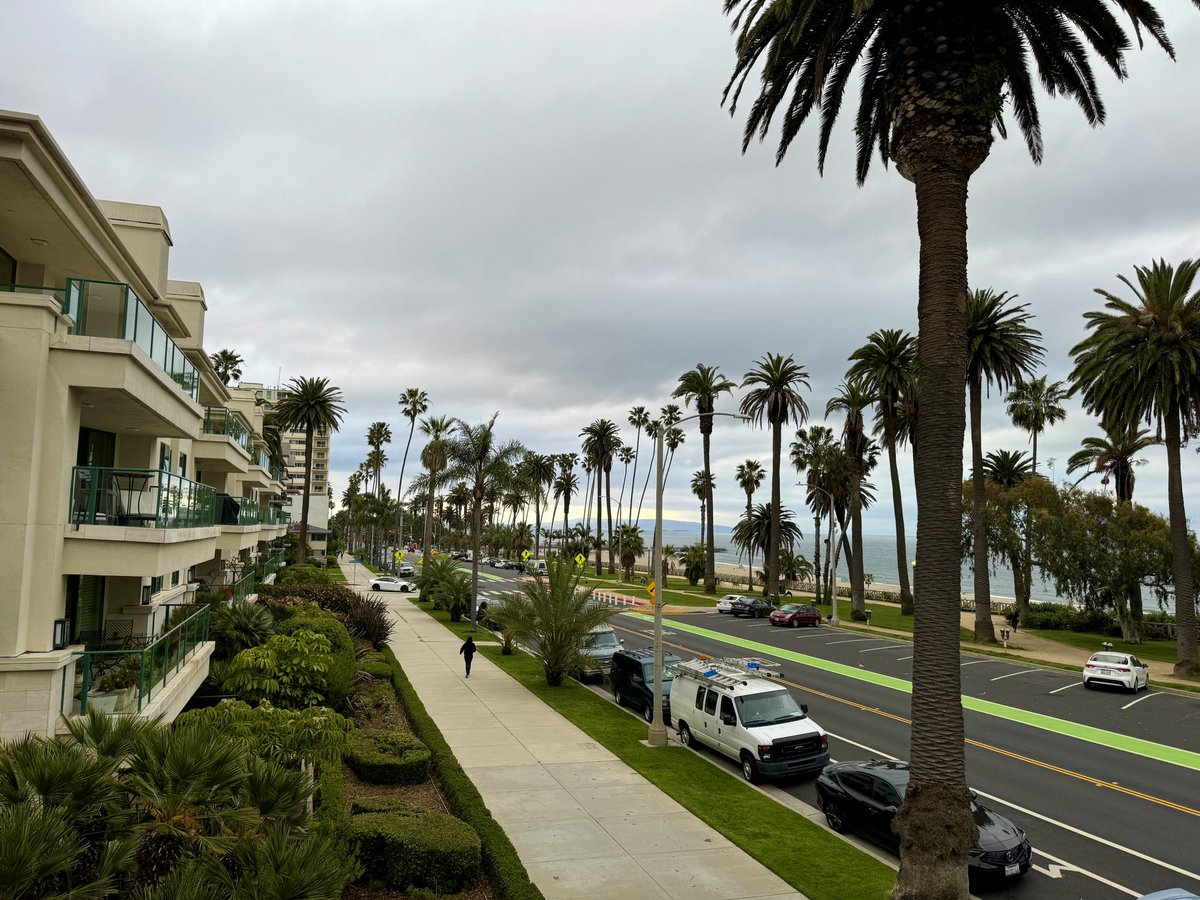 Santa Monica #Weather:

Overcast all day 

High of 60° 

Early morning rain on Friday. 
 
🌴🎡🏄🏾‍♀️ 🇺🇦 

#California #cawx #beachlife #LARain