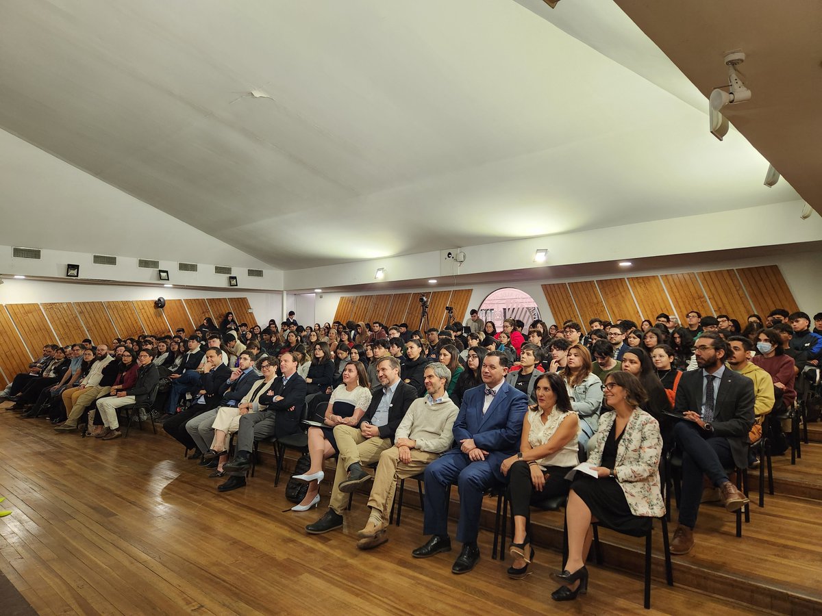 Con el Aula Magna repleta, HOY realizamos la Inauguración del Año Académico 2024 de #DerechoUAH, con una Charla Magistral del Dr. Mario Spangenberg <a href="/drspangenberg/">Mario Spangenberg</a> y la cuenta pública 2023 con la Decana Miriam Henríquez <a href="/UahMiriam/">DecanaMiriamHenriquez</a> ¡Muchas gracias a todas/os por acompañarnos!👏🏽