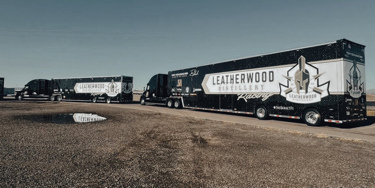 The desert looks good on these @leatherwood5th rigs 😎 @jcmnitro • @RaceFMP • #ArizonaNats