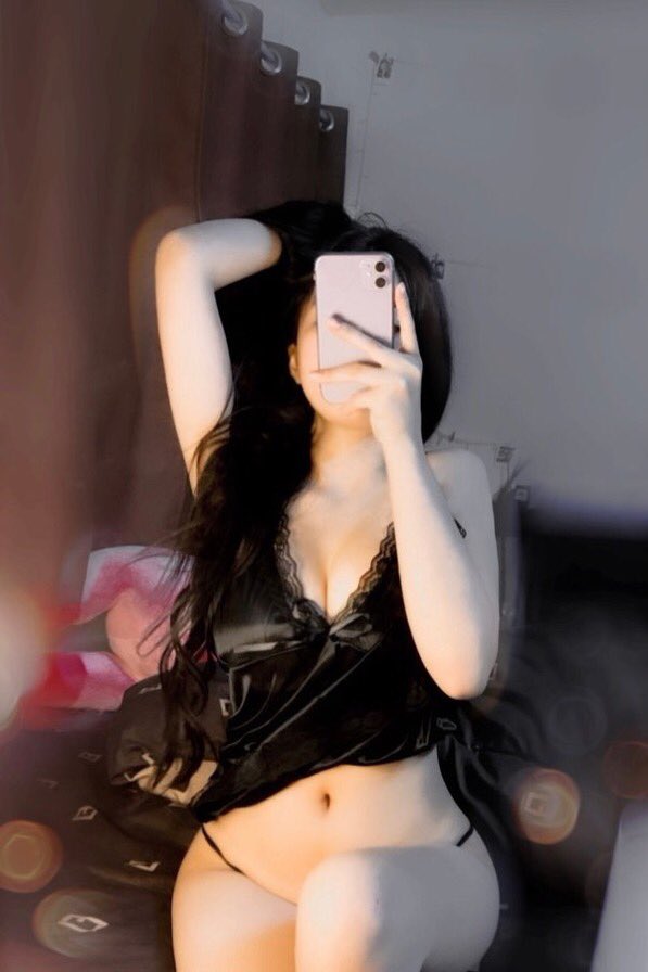 Ảnh chất lượng thấp còn em chất lượng cao. Chúc cả nhà buổi tối vui vẻ. 🥰🥰🥰