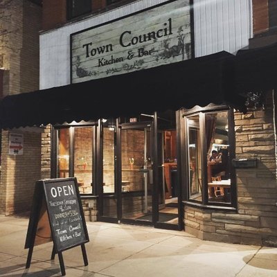 Check out this fresh and fun segment from @WisconsinFoodie on our policyholder, Town Council Kitchen and Bar located in Neenah, WI. We also appreciate our partnership with their independent insurance agency, Vizance. bit.ly/3U4IMUo