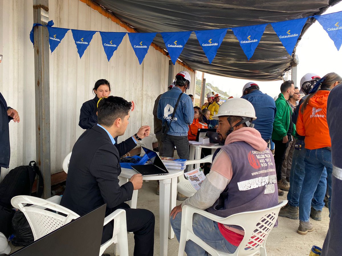 CAMACOLBOGOTA's tweet photo. Hoy acompañamos a @Prodesa_col en una jornada de educación financiera de su programa Mi Ahorro, Mi Hogar, en el marco de nuestra iniciativa #DelDichoAlTecho. https://t.co/h75CGFncKJ