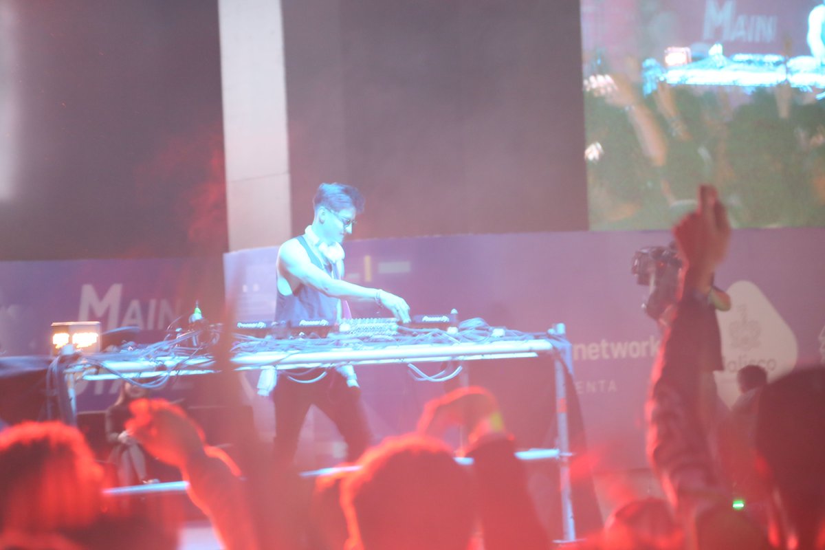 TalentLand_MX's tweet photo. 🎶🕺💃 ¡Así se vivió la noche de este miércoles en #DJNights! Los Talentos bailaron en #TLand2024 con el beat de DJ Promises y @luislopezwdm. No te pierdas hoy la gran fiesta de cierre a partir de las 00:30 h en el Main Stage. https://t.co/KdWjIxRiCi