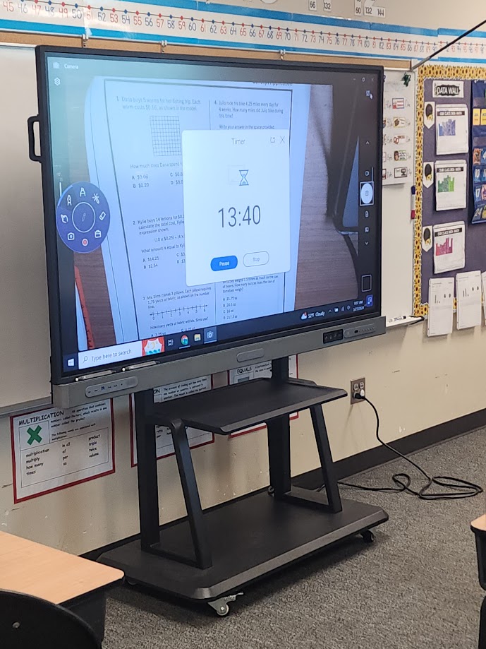 SISDInstTech's tweet image. #InstructionalTechnology integration and #SpringISDBlendedLearning @BookerBengals in Ms. Pereza class where the iPevo Document Camera, Teacher Laptop, and #BenQBoard are integrated to model mathematical concepts for students. @SpringISD_Super @SISD_CoA @LatracyHarris @SpringISD.