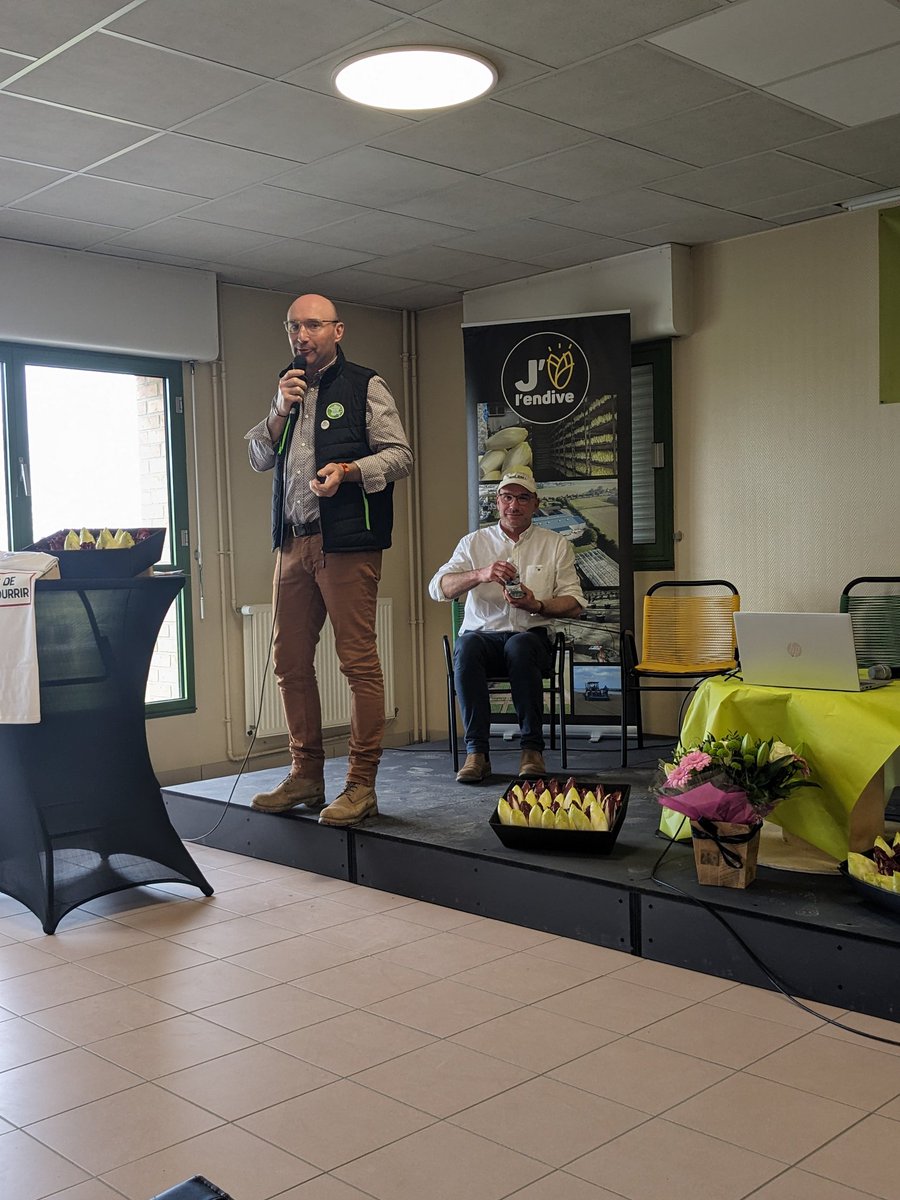 varlet_pierre's tweet photo. AG de l'#APEF cet après-midi, merci aux nombreux participants et à notre animateur d'1 jour @BruCardot pour notre table ronde : "Comment produire des racines d'endives en 2025?" @Fragritwittos https://t.co/kXxIJB2IUQ