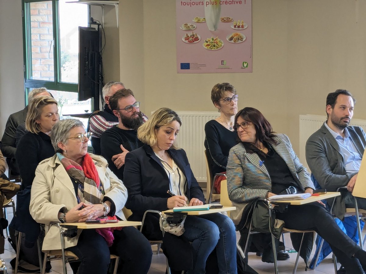 AG de l'#APEF cet après-midi, merci aux nombreux participants et à notre animateur d'1 jour <a href="/BruCardot/">Bruno 😅Salut Salut</a> pour notre table ronde : "Comment produire des racines d'endives en 2025?" <a href="/Fragritwittos/">FranceAgritwittos♥️</a>