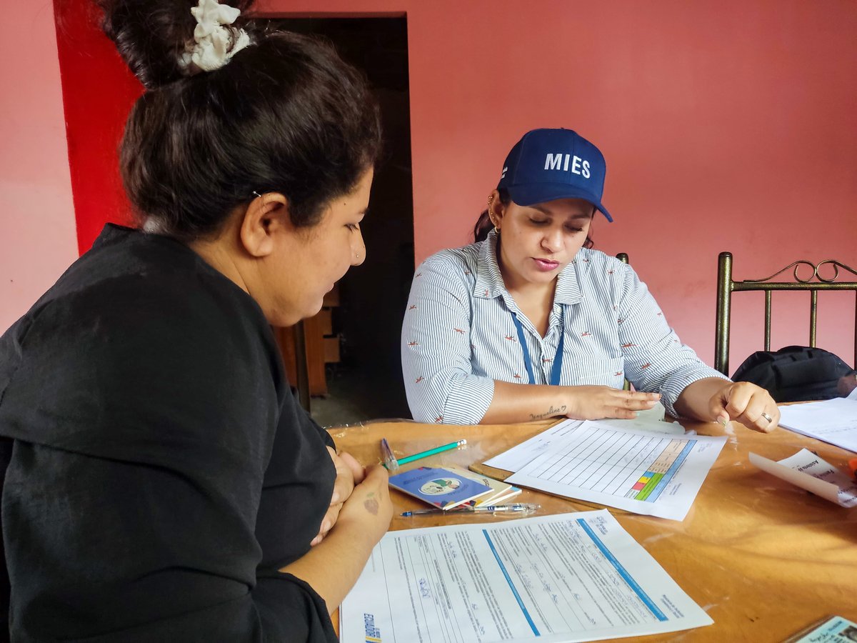 ChoneInclusivo's tweet photo. #MIESChone avanza con la 2ª sesión de acompañamiento familiar, impactando positivamente a 1632 familias del Bono de Desarrollo Humano.
Fomentamos el bienestar comunitario y la inclusión económica para un #ElNuevoEcuador sostenible y equitativo. https://t.co/FkdbnpUNUu