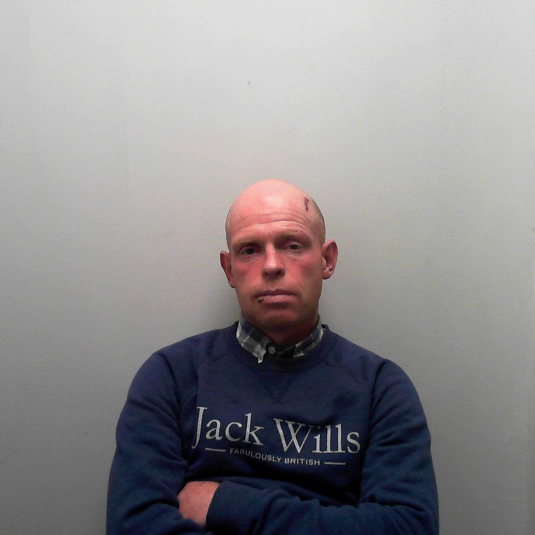 Wanted, have you seen this man? ‼️ We are searching for 40-year-old Huw Owen in relation to an assault that happened at an address in Staithes on Wednesday 13 March 2024: orlo.uk/miG8u Please get in touch quoting job 12240045582 if you have seen him.