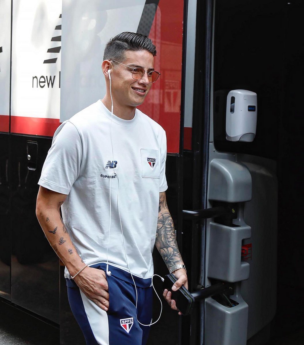 BiancaGaray1's tweet image. 🇫🇷🇨🇴⚽️Nous serons pour instragram  avec le programme  Social et Culturel  à 18h 

⚽️#pibes de Barrio ⚽️ avec la historie  de James Rodriguez et Juan Pablo Quintero  des équipe petites mais grands personnalités