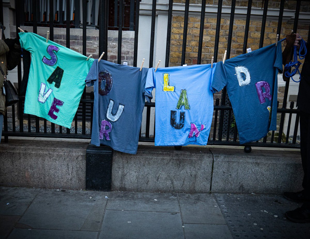 Great news that Boundary Estate Community Launderette reopened this week, following discussions w/ staff, residents, Council officers & the local ward Cllr @CllrKabirAhmed. Meanwhile, we are working on a long-term solution to ensure this valuable community asset can stay open.