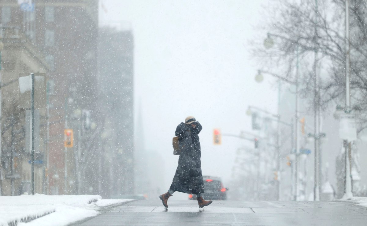 #Ottawa residence dealing with a #spring #snow storm Thursday. @OttawaCitizen #ottnews #ottweather #weather #ONStorm