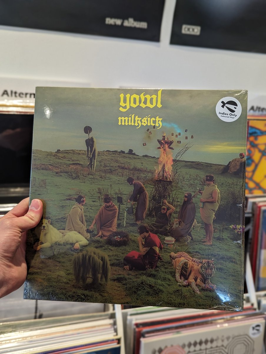 Hitting @BroadcastGLA tonight!

@YOWLAREYOWL! We have one copy left of the indies coloured version of #Milksick. Pick it up in-store plz. 

#assairecords #glasgow #yowl #vinyl