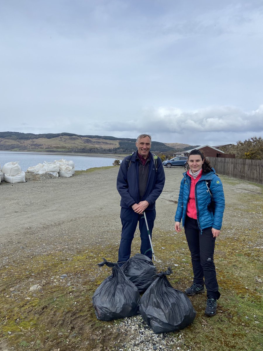 Usual annual @UofGGES beach clean at Gruline, Mull during the Environmental Geoscience field class. White tailed 🦅s were in the air and the weather was kind for students’ independent mapping day.