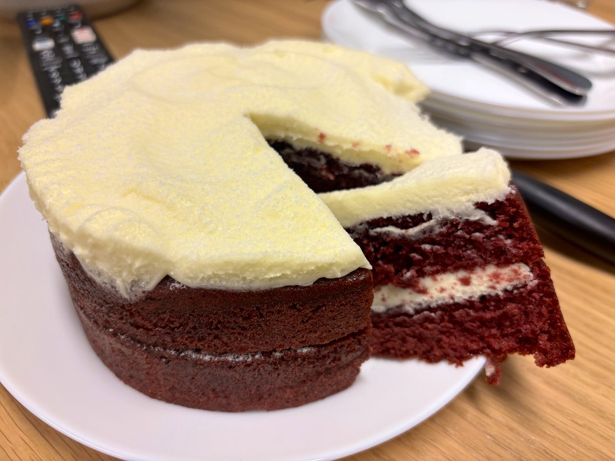 🍰 This week on @ukonward cake trolley: Red Velvet from Marks and Spencer. The return of a red-tinged office favourite, albeit with a little more disappointment. Although the substance was tasteful, the topping was deemed too sweet and sickly. Team Onward rating: 7.4/10.