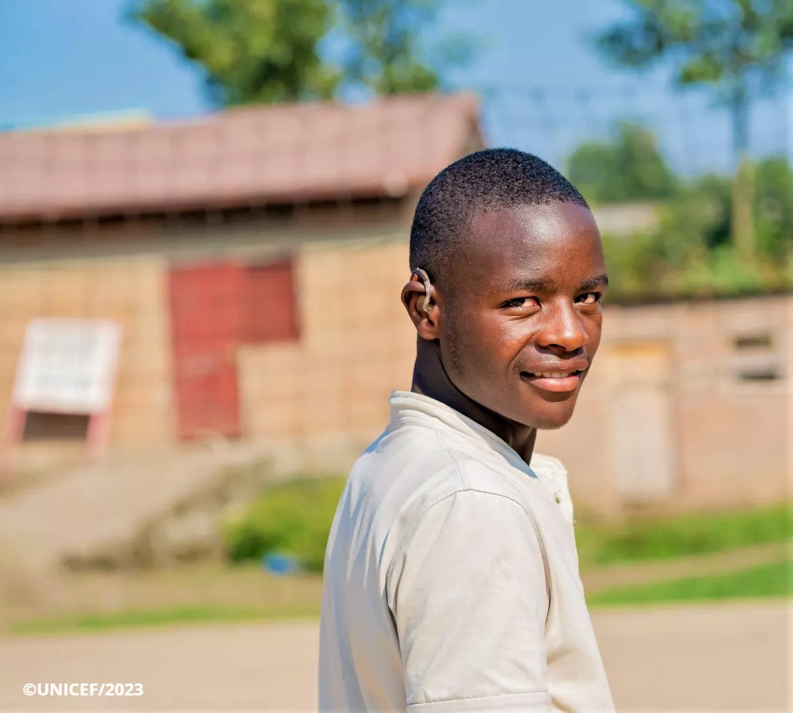 Murava experienced a life-changing transformation through UNICEF & partners' Ear and Hearing Care program which provides digital hearing aids to children, unlocking worlds of opportunities. Read his story👇🏾 uni.cf/3TL2a7x