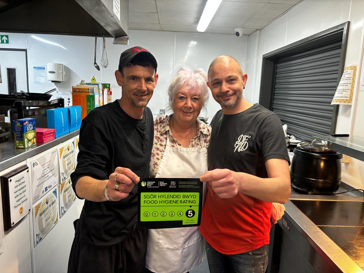 HuggardCentre's tweet photo. 🎉🎉🎉🎉🎉🎉 to the team in #CafeH and our centre kitchen. Both have been awarded a 5* Food Hygiene Rating. We think they deserve a round of 👏👏👏👏. #WeAreHuggard #huggard https://t.co/PwHdJFC0mE