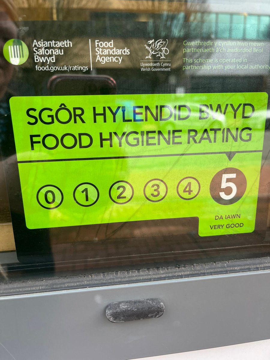 HuggardCentre's tweet photo. 🎉🎉🎉🎉🎉🎉 to the team in #CafeH and our centre kitchen. Both have been awarded a 5* Food Hygiene Rating. We think they deserve a round of 👏👏👏👏. #WeAreHuggard #huggard https://t.co/PwHdJFC0mE