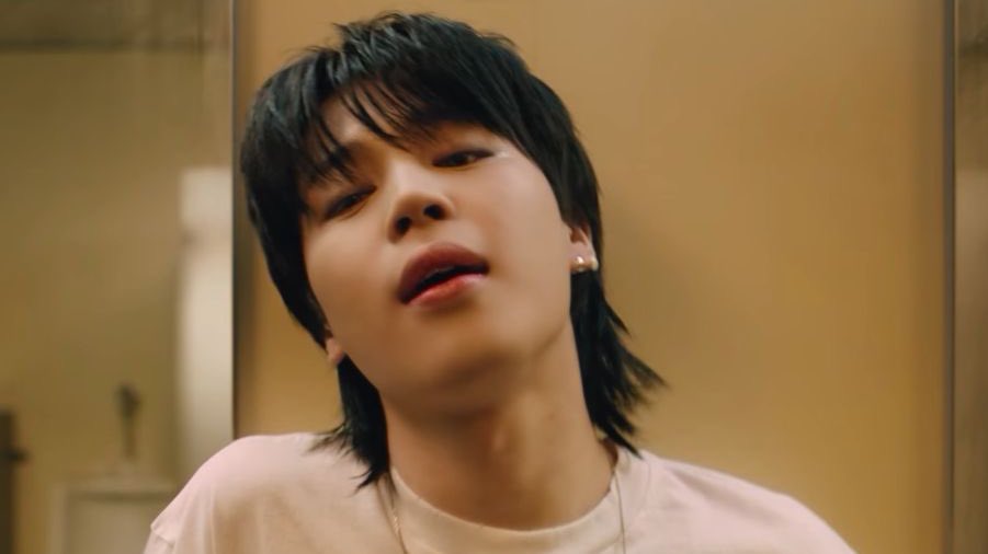 librafolders's tweet photo. Like Crazy officially becomes the fastest korean song to surpass 1 billion streams on spotify. https://t.co/P9HP6nYdo5