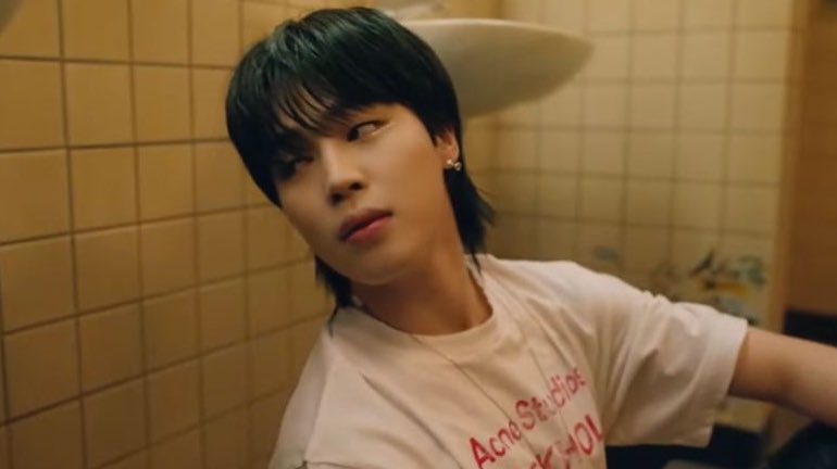 librafolders's tweet photo. Like Crazy officially becomes the fastest korean song to surpass 1 billion streams on spotify. https://t.co/P9HP6nYdo5
