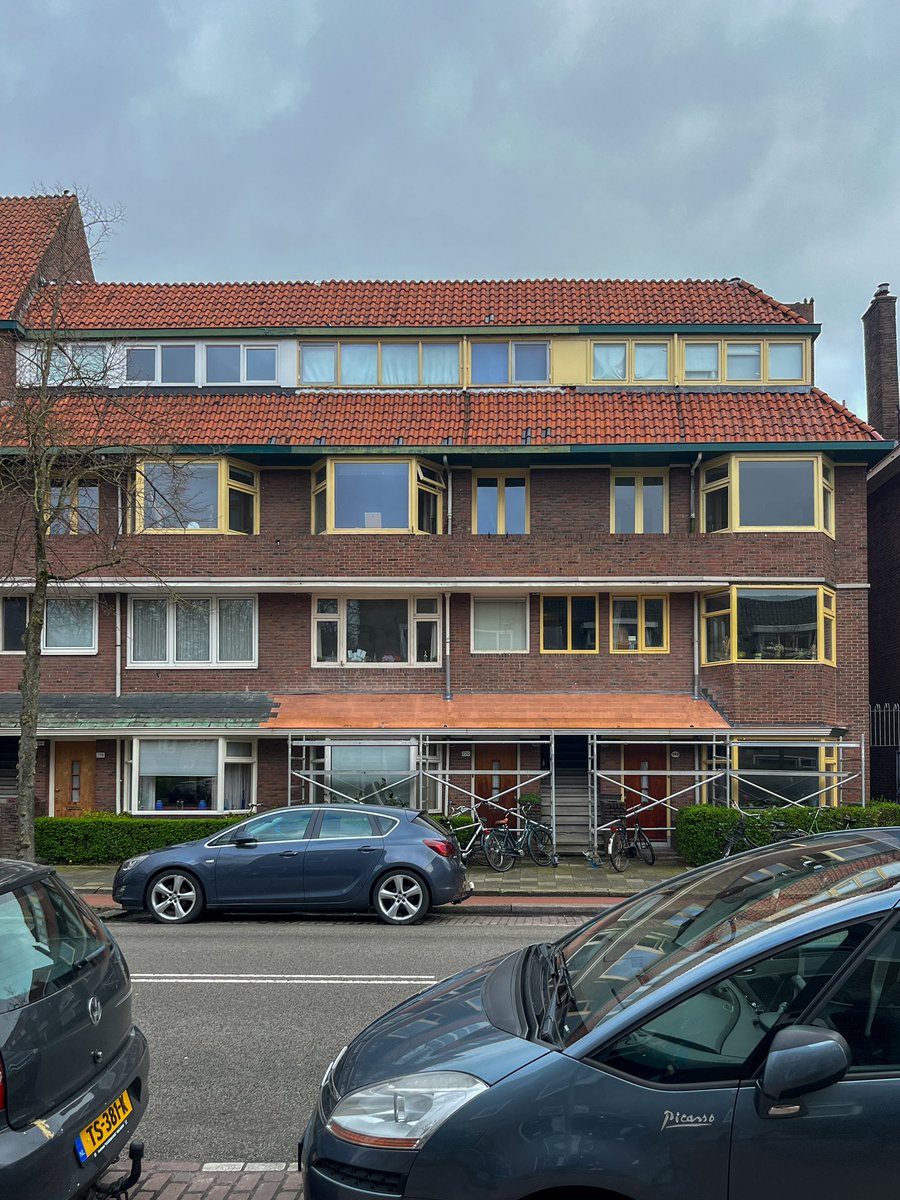 Blij verrast! Het EPDM dakje waar ik al een tijd langsfiets heeft vandaag prachtig nieuwe koperen dakbedekking gekregen. #aandacht