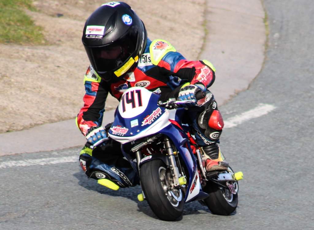 GrassrootsToGP's tweet photo. British Minibikes Championship - Minimoto Pro Class Race 1 Podium
🥇 Mason Fedrick
🥈 Max Johnson
🥉 Joseph Cooper
#MotoGP #BSB #WSBK #MiniMotos https://t.co/q1i4mozD7g