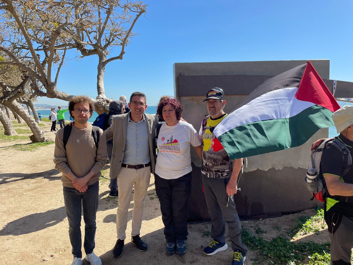 Avui hem acompanyat al @grhmataro i a la Segona Marxa de La Retirada de La Desbandá, fent homenatge als milers d’homes i dones que intentaven fugir de Malaga després del cop franquista i els hem rebut a l’Ajuntament. Memoria i dignitat per tots els que ens van deixar