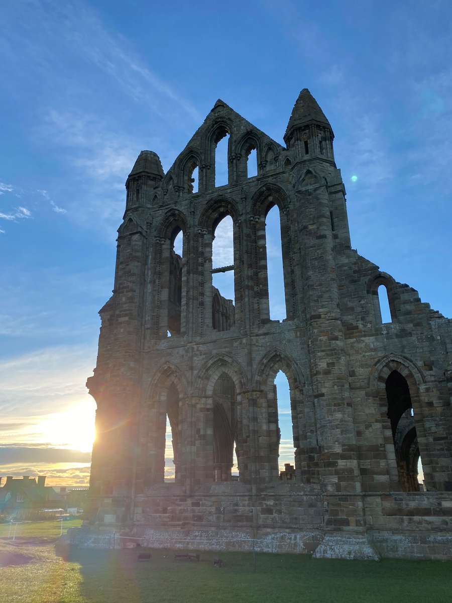 The Easter holidays isn't complete without a trip to the Yorkshire coast 🌊 Make sure to drop in to the abbey on your way over and say hello! 👋