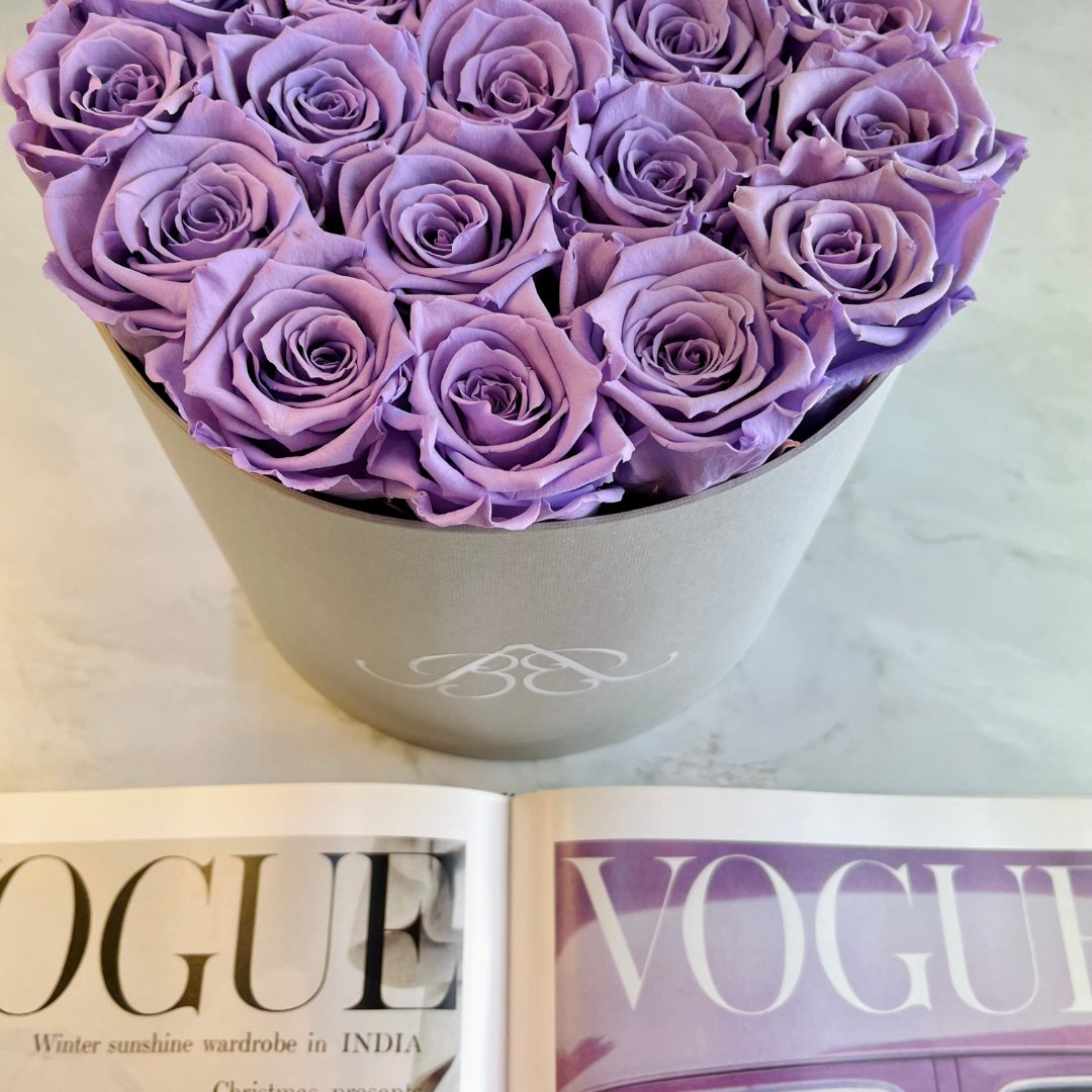 I just wanna stay in that lavender haze 💜 #infinityroses #preservedroses #roses #foreverroses #giftideas #perfectgift #luxurygifts #blooms #homedecor #oneyearroses #eternalroses #rosesthatlast #rosebox #anniversarygift #rosearrangement #infinitelove #london #lavenderhaze