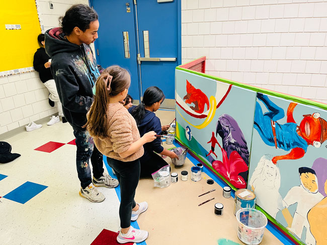 LISTEN: @wbznewsradio 's @carlwbz reports on the collaboration of Salem artist Miguel Cruz (@SalemHighSchool '09), who guided @Bentley_Academy students in creating a hallway mural: salemk12.org/news/wbz-news-…
#art #artistsupport 
@MontCollegeArt