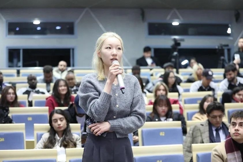 “China’s path to #modernization has not only improved people's lives but also contributed Chinese wisdom and solutions to global development,” said international #NextGen while discussing issues such as #ChineseModernization and sharing their impressions with Chinese diplomats.