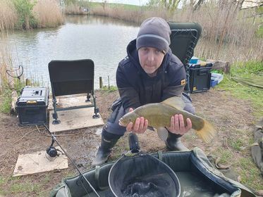 Despite the inclement conditions, The Moat Lake Tench are very much ‘on the munch’... Ready to book? Search “RumBridgeFisheries” - or give us a call. #glamping #carp #angling #fishing #holidays #short-breaks #getaways #tackle-shop #lakeside #pods #lodges #cabins #Suffolk
