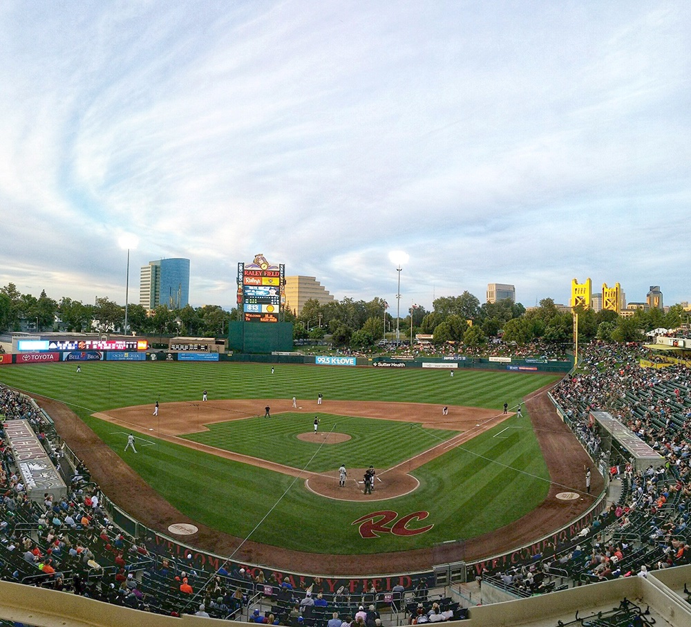 After unfruitful negotiations with Oakland over use of the Coliseum, the Oakland Athletics today announced the team will be playing in 2025-2027 at Sacramento's Sutter Health Park, with move to Las Vegas planned for 2028. #MLB #MiLB #sportsbiz #baseballbiz ballparkdigest.com/2024/04/04/oak…