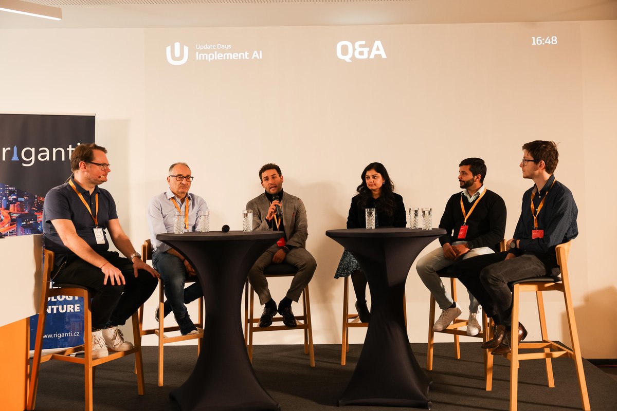 Update Conference tweet media