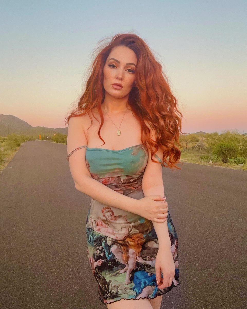 Walked through the desert. Saw the sun set. Watched Virgin Suicides for the 100th (prolly) time and fell asleep listening to Air. Wrote the first part of a screen play. 

I hope you’re feeling alive wherever you are ♥️

#sonorandesert #renaissancewoman #redhairlove