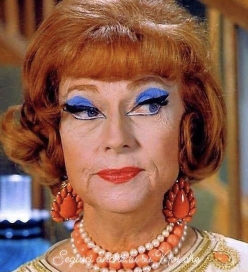 Riconoscete questo personaggio, anche se con un filo di trucco leggero leggero?😉