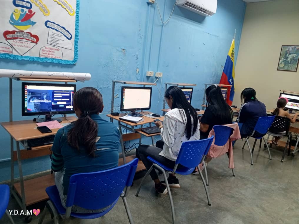 danielasocialis's tweet photo. Registro de emprender juntos a mujeres de la comunidad que ejercen algún emprendimiento productivo en #Fal41 #CienciaParaLaVida 
@LaRosaInfoVE 
@Carmen_Vzl https://t.co/GH5IgjAqYW