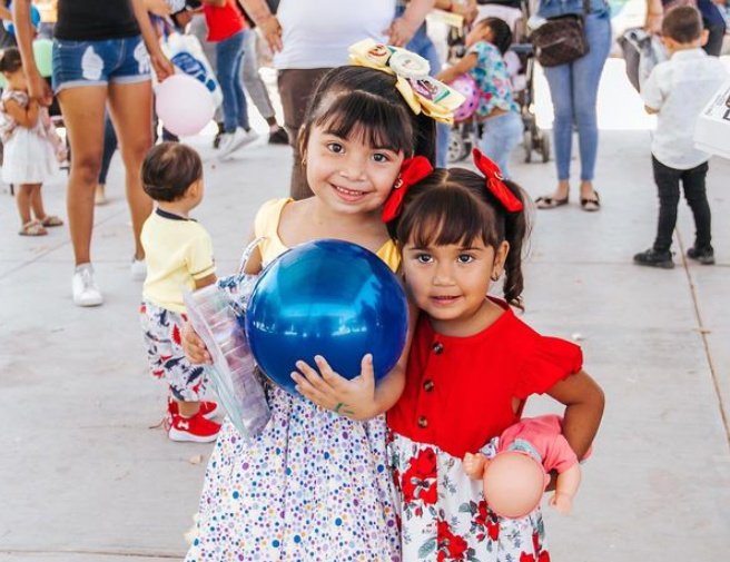 El BRED ha tenido el honor de llevar alegría a muchos niños y niñas de Sinaloa.
Este año podemos llegar a más sonrisas con tu aportación, dona juguetes en buen estado y ayúdanos seguir repartiendo felicidad y alegría 💚💙