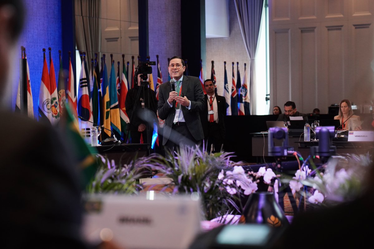 El director de la División de Desarrollo Productivo y Empresarial de <a href="/cepal_onu/">CEPAL</a>, <a href="/marcollinas/">Marco Llinás</a>, presentó el documento 'Ciencia, tecnología e innovación para un desarrollo productivo sostenible e inclusivo: lineamientos para el período 2024-2025'.
#CienciaParaElDesarrollo