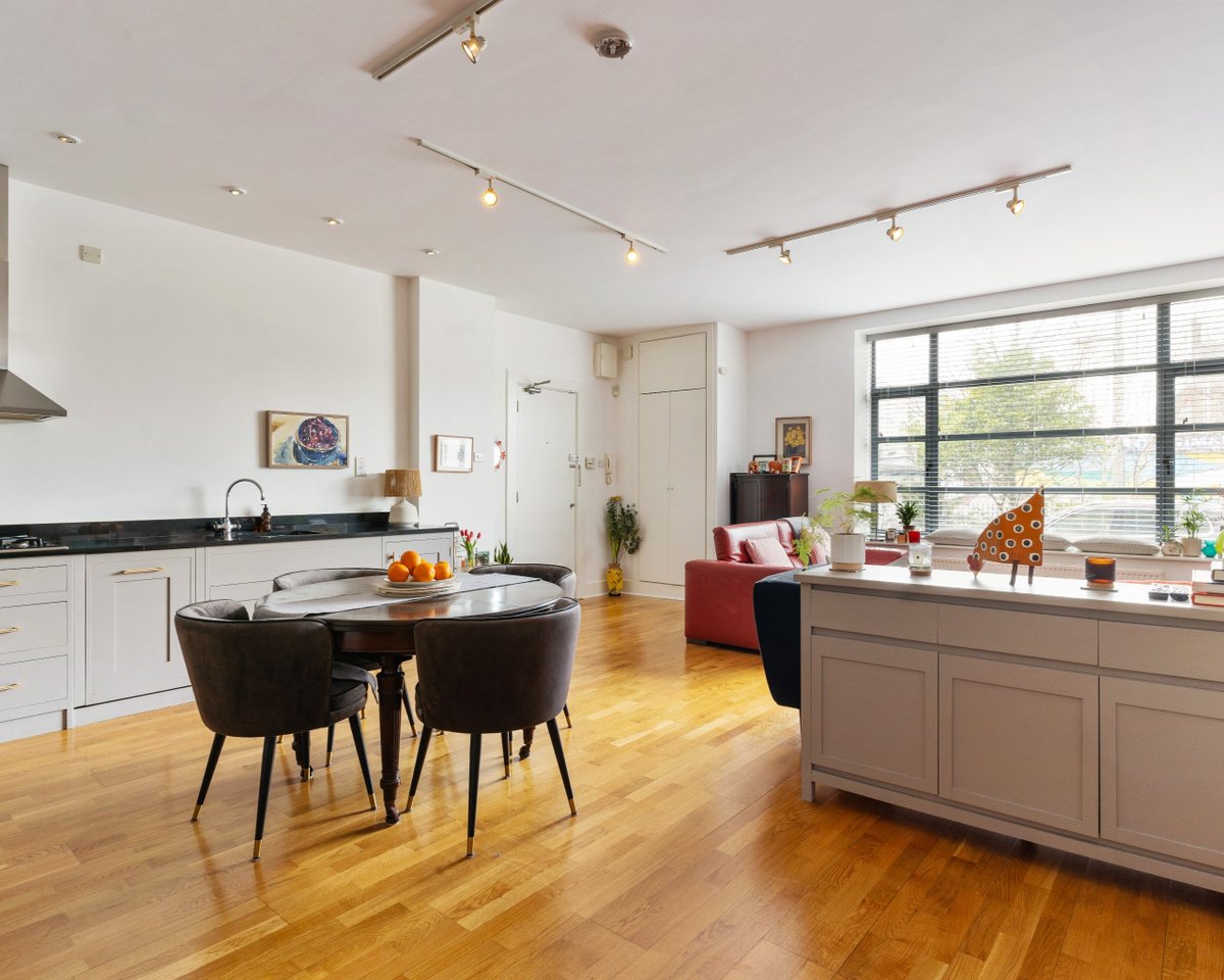 A most attractive one-bedroom apartment located in Dublin 8: ow.ly/8bk750R8yB3 ✨

This 'Manhattan Style' gem offers spacious, sunlit living areas,  a private terrace, and modern amenities.

This exquisite listing is represented by our expert Louise Kenny.

#IrishProperty