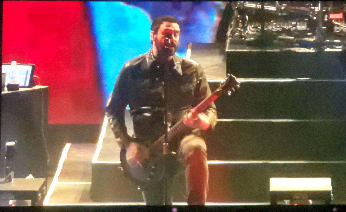 Phoenix_Rose19's tweet photo. @breakingbenj We were at your Niagara Show on my 33rd birthday😁 It was such a great concert and birthday gift from my fiancé and we can't wait to see you again if you're ever back in Ontario, Canada!! https://t.co/huRhkyCnxM