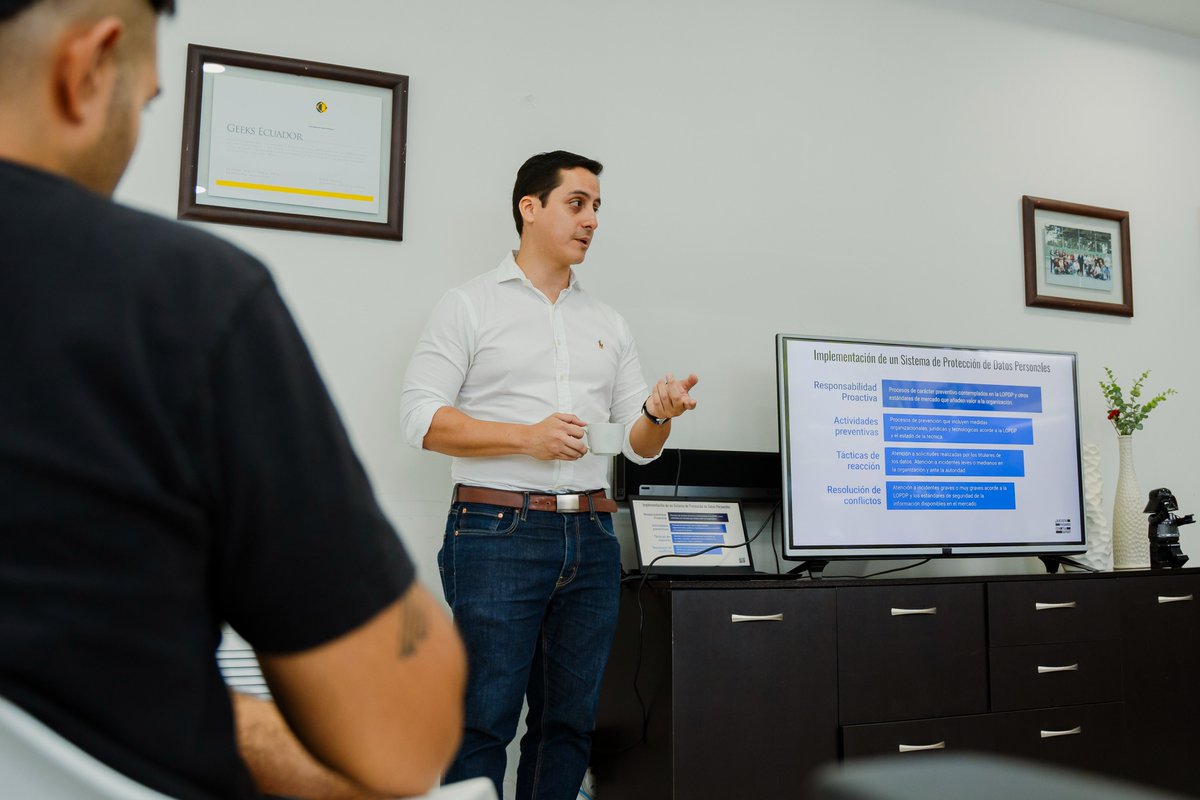 GeeksEC's tweet image. 🌐 Nuestro equipo se sumergió en una charla informativa para aprender más sobre protección de datos y fortalecer nuestras prácticas de seguridad digital. 💻✨ Agradecemos enormemente a @alejadrovaras por compartir su conocimiento con nosotros.
#Geeksec #ProtecciónDeDatosec