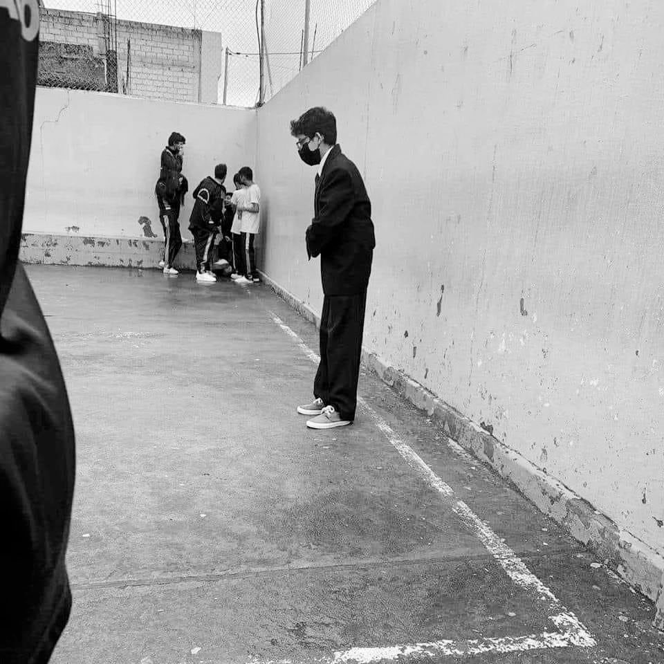 InformaCosmos's tweet image. Si llegas a ver en tu escuela a un compañero que se le dificulta hacer amistades, incluyelo en tu grupo de amigos, podría ser tu hermano.