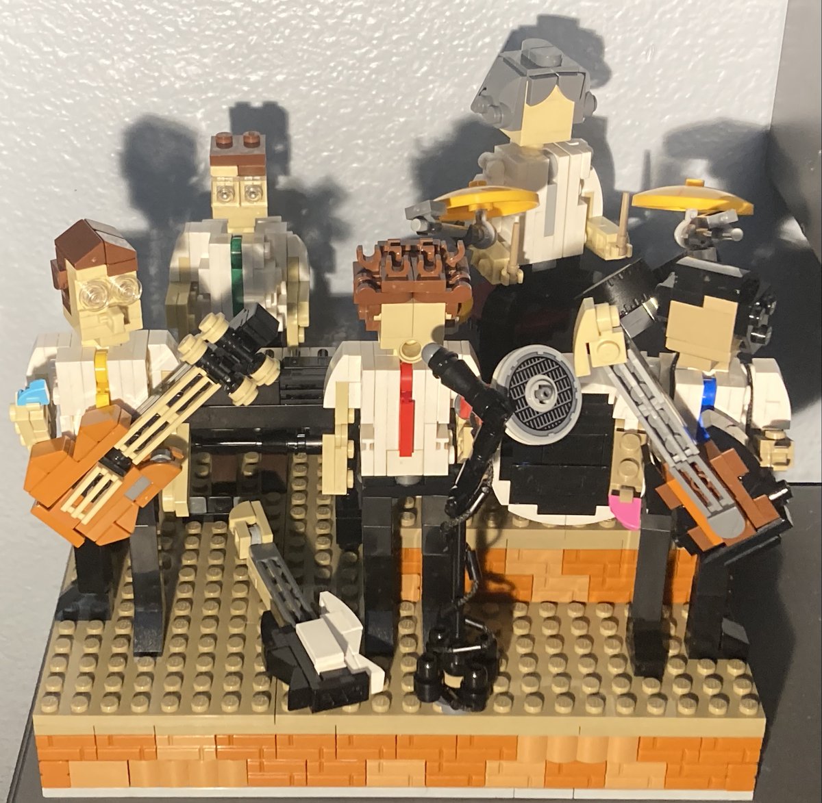 weekly_hall's tweet photo. lego #Tallyhall fully complete!!! the whole main gang's here, with @adhorowi, @rossfederman, @sedghizu, @robcantor, and Joe Hawley!! Gonna build Bora and @TreeTownSound soon as little extras :DDD https://t.co/yo1cD1b2WG