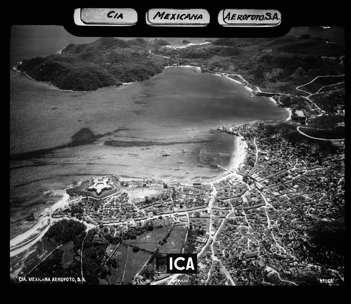 ICAMexico's tweet image. Entre 1934 y 1990, la Compañía Mexicana Aerofoto completó más de mil 600 obras del estado de Guerrero con vuelos en específico sobre la bahía y costera de Acapulco. Consulta las colecciones digitalizadas en #CODIFICA #AcervoHistórico fundacion-ica.org.mx/colecciones_di…