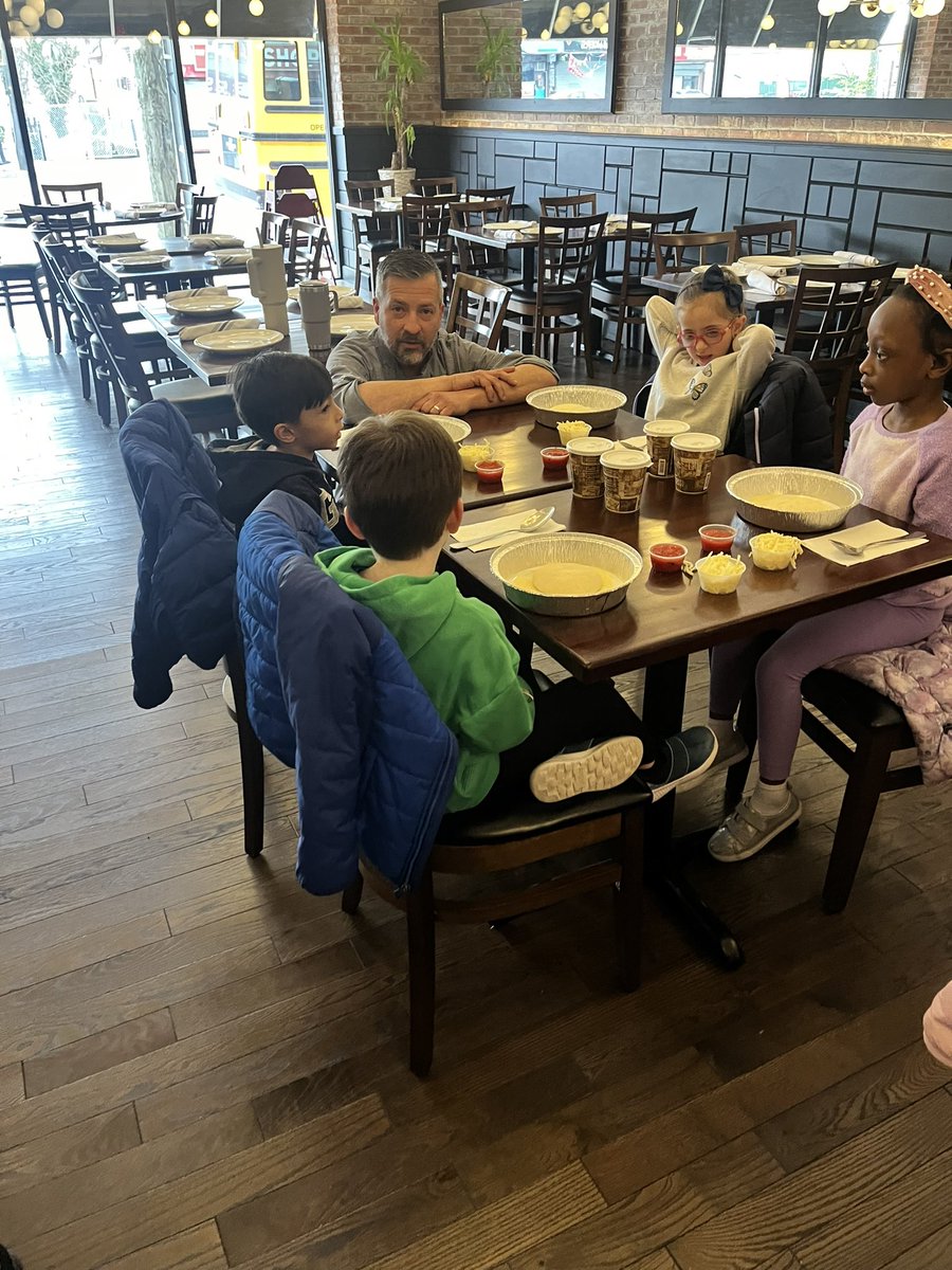 ps53si's tweet photo. K-103 has been busy this week learning about different cultures in our classroom. Today, we took a class trip to Goodfella’s, a local restaurant right in our community! We learned how to make our very own pizzas 🍕 ❤️ #PS53 #Goodfella’sPizzaSchool#team53💙🐯 https://t.co/ENLBE2wD5t