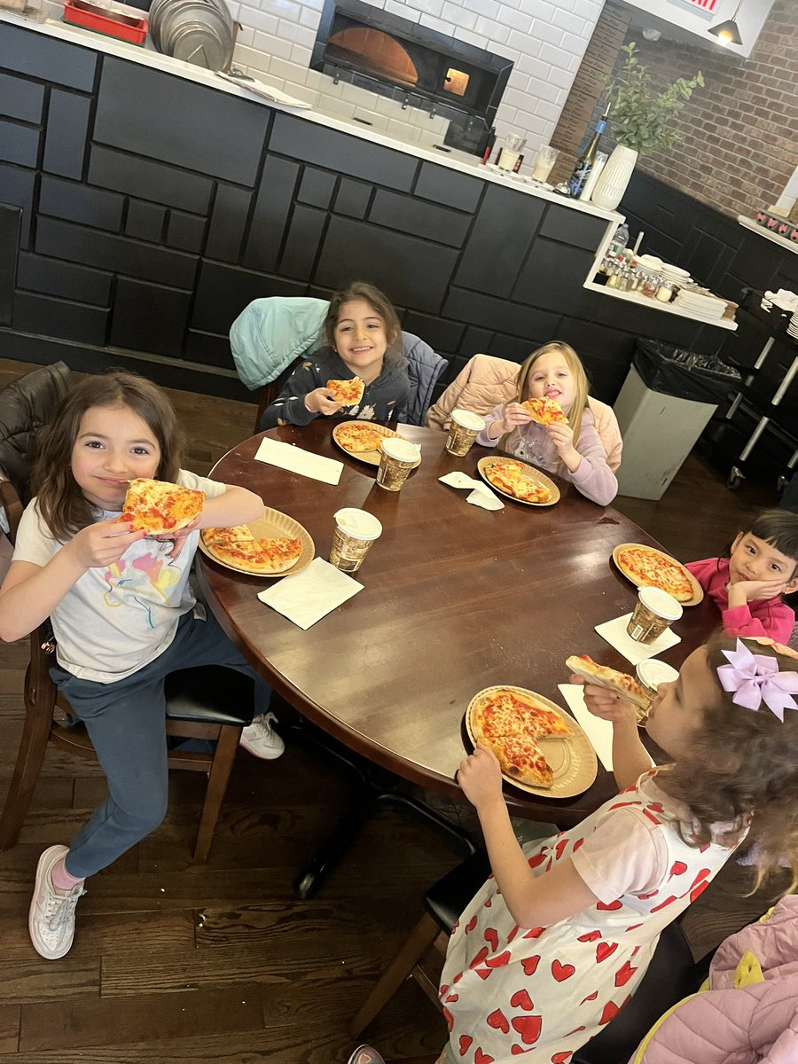 ps53si's tweet photo. K-103 has been busy this week learning about different cultures in our classroom. Today, we took a class trip to Goodfella’s, a local restaurant right in our community! We learned how to make our very own pizzas 🍕 ❤️ #PS53 #Goodfella’sPizzaSchool#team53💙🐯 https://t.co/ENLBE2wD5t