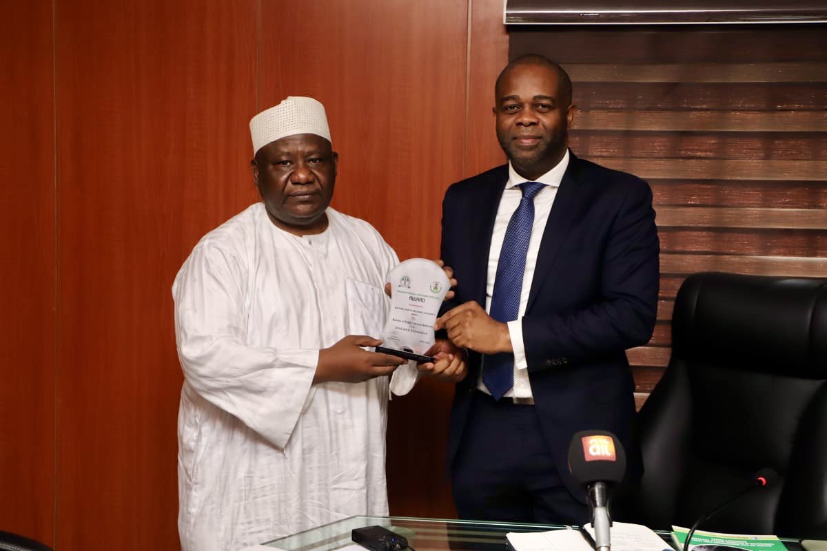 DG of @NhiaNg Dr Kelechi Ohiri at the presentation of report of Bureau of Public Service Reforms (BPSR) Self- Assessment Tool (SAT) deployed in NHIA by the BPSR. The visiting delegation was led by DG BPSR Mr Dasuki Arabi, at the NHIA Corporate Headquarters, Abuja, on April 4, 24.