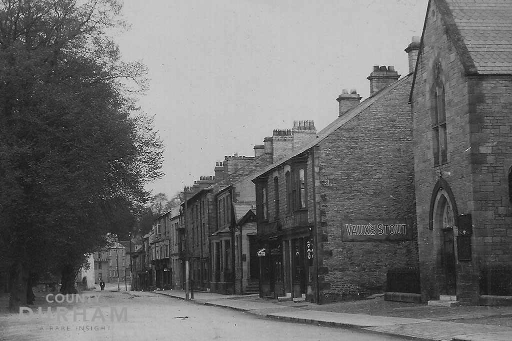 Main Street, also known as Front Street in Stanhope. Looking towards the Market Place, Castle and church with historic buildings on the right. From County Durham - A Rare Insight amzn.eu/d/3YuwjEX #stanhope #countydurham #codurham #durham #durhamhistory #stanhopehistory